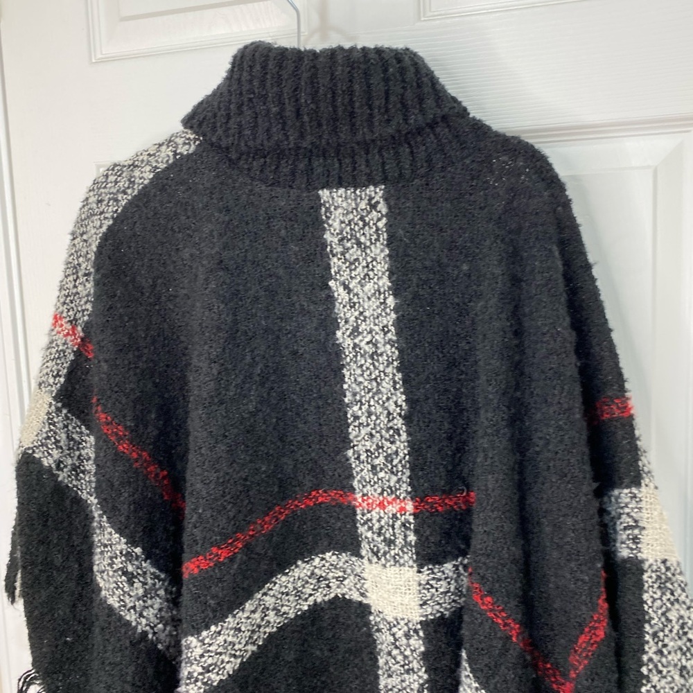 Black turtleneck cape sweater - Picture 2 of 8